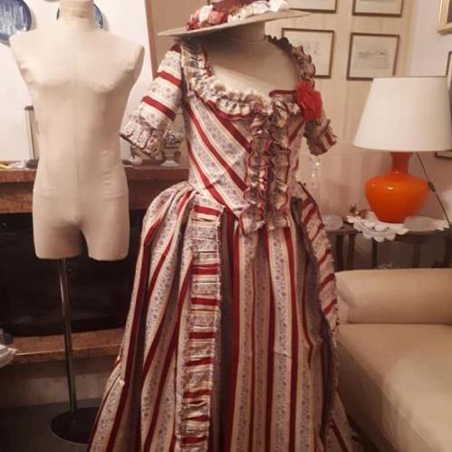 ABITO COSTUME STORICO FEMMINILE 1700 NOLEGGIO