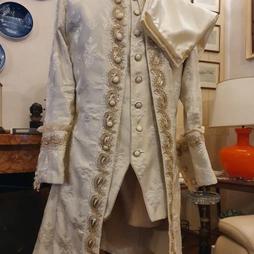 ABITO COSTUME STORICO MASCHILE 1700 NOLEGGIO